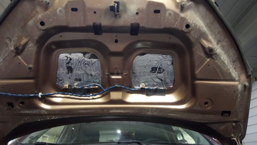 Lada X-Ray - шумоизоляция капота