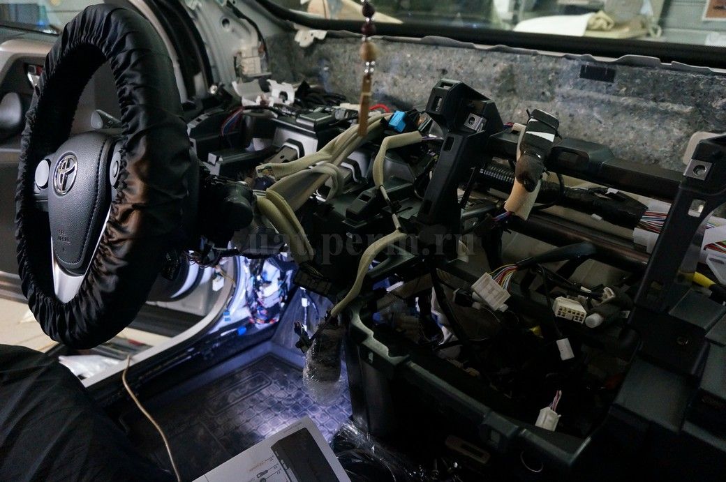 Toyota Rav-4 - установка автосигнализации StarLine E96bt