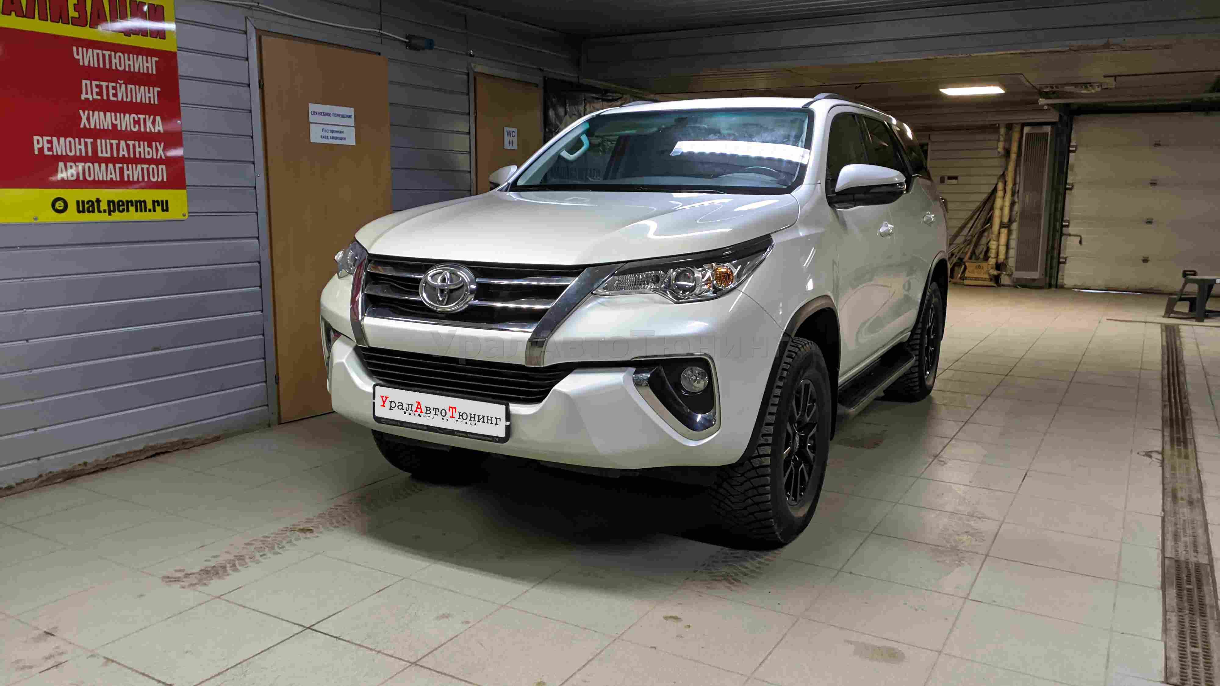 Установка защитной сетки в бампер Toyota Fortuner