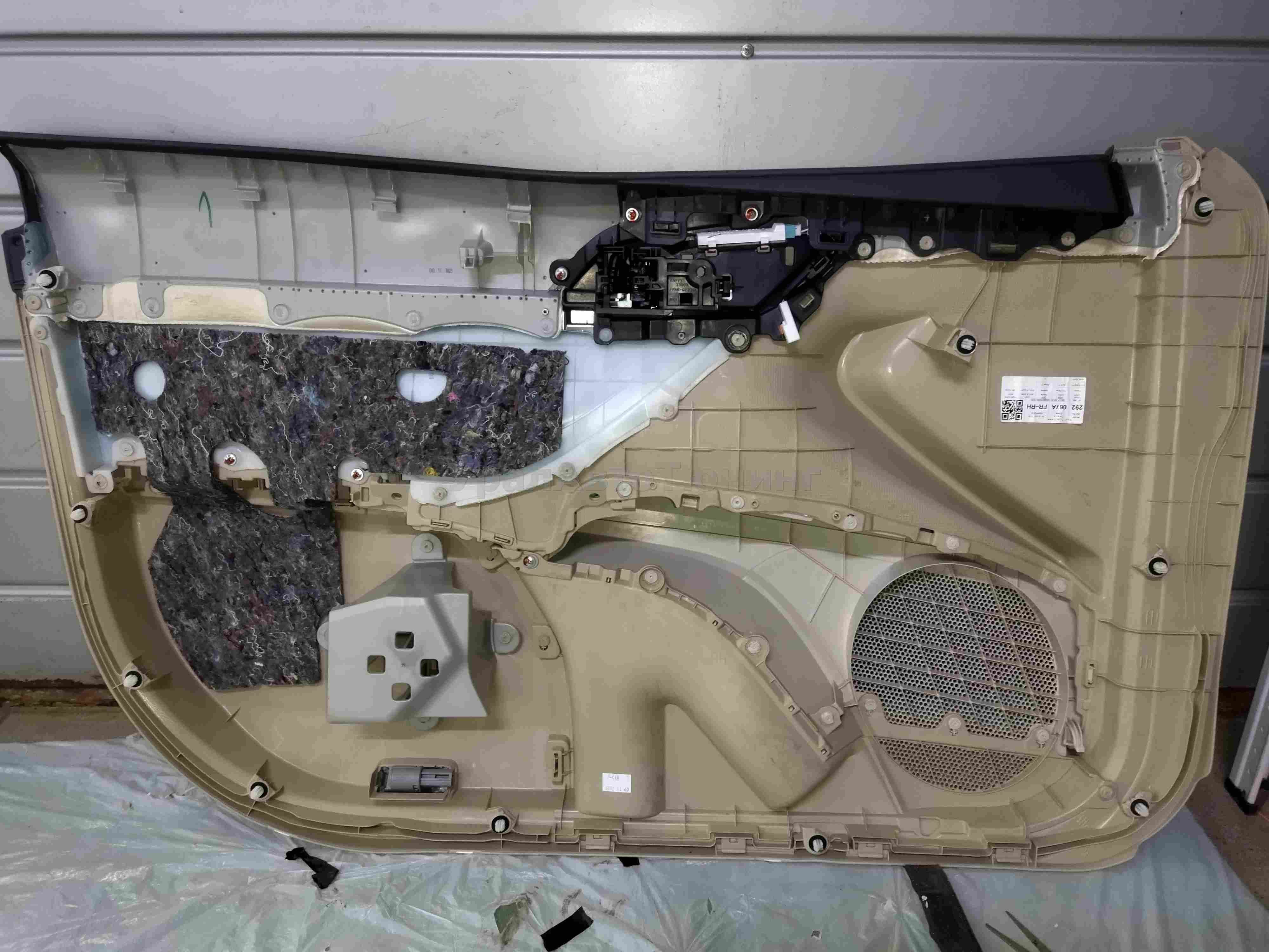 Шумоизоляция дверей Toyota Camry