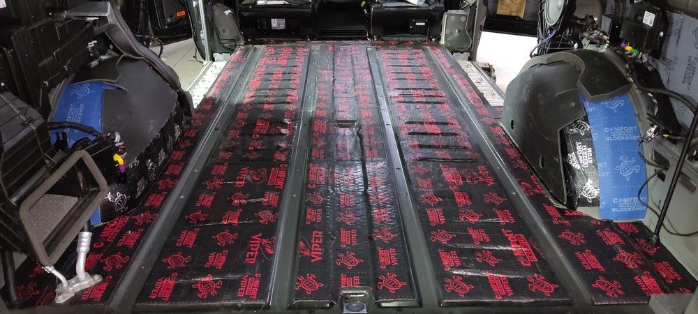 Шумоизоляция пола Mercedes V250