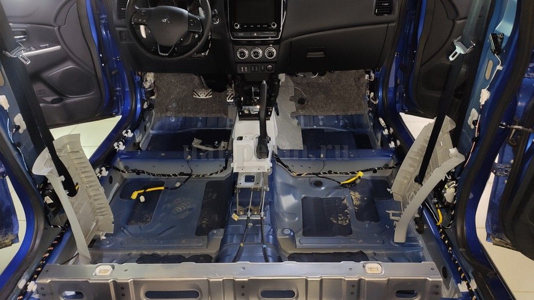 Шумоизоляция пола Mitsubishi ASX