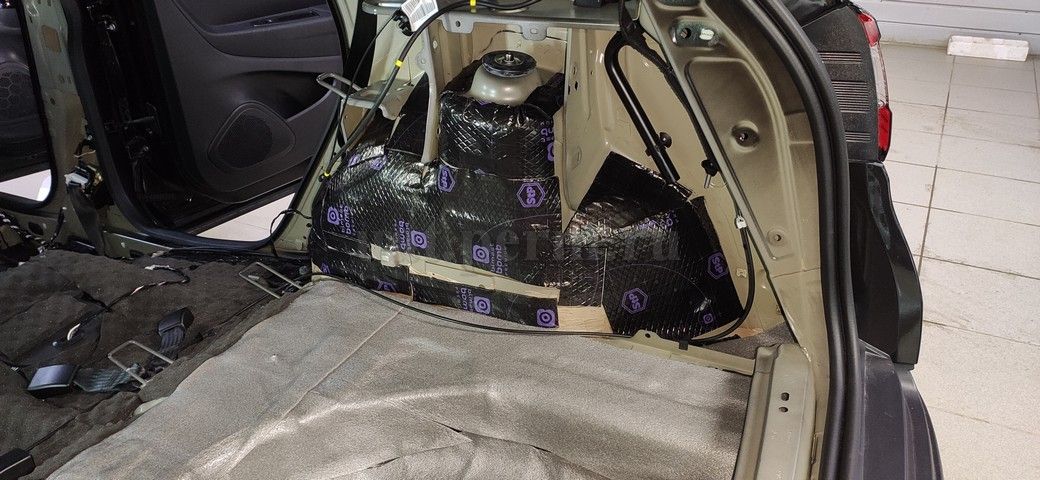 Renault Kaptur - шумоизоляция багажника