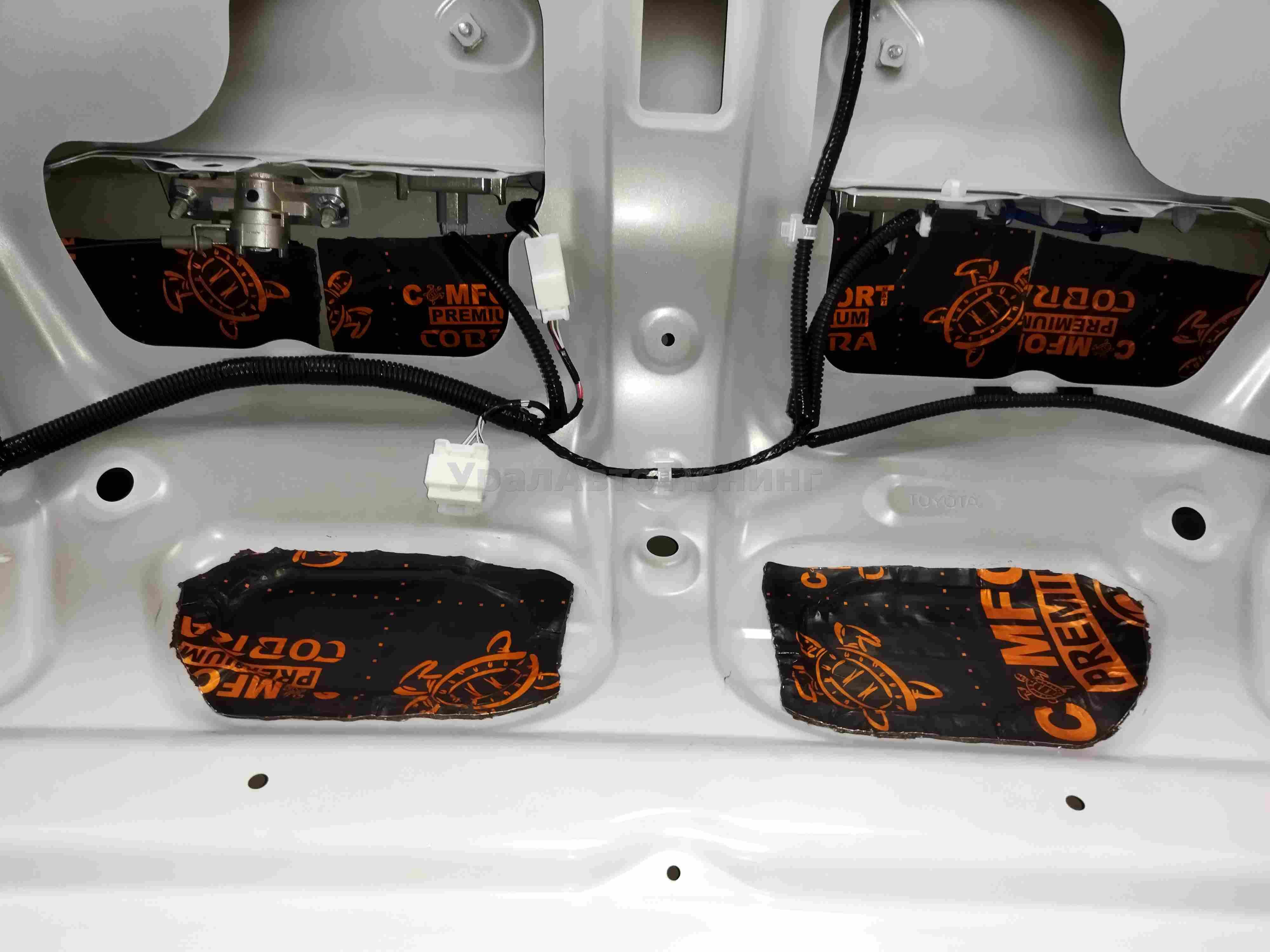 Шумоизоляция крышки багажника Toyota Camry