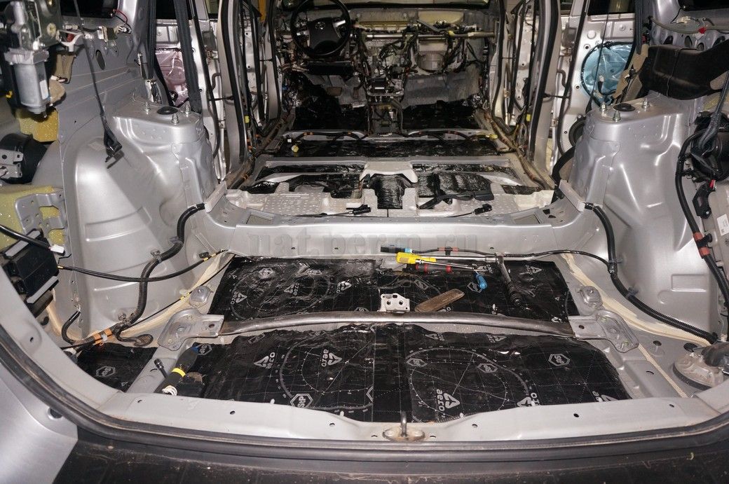 Toyota Highlander - шумоизоляция