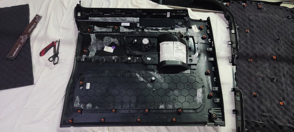 Шумоизоляция дверей Mercedes V250
