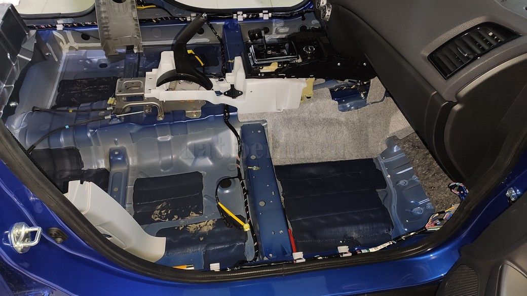 Шумоизоляция пола Mitsubishi ASX