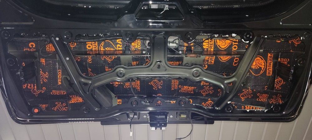 Шумоизоляция крышки багажника Mercedes V250