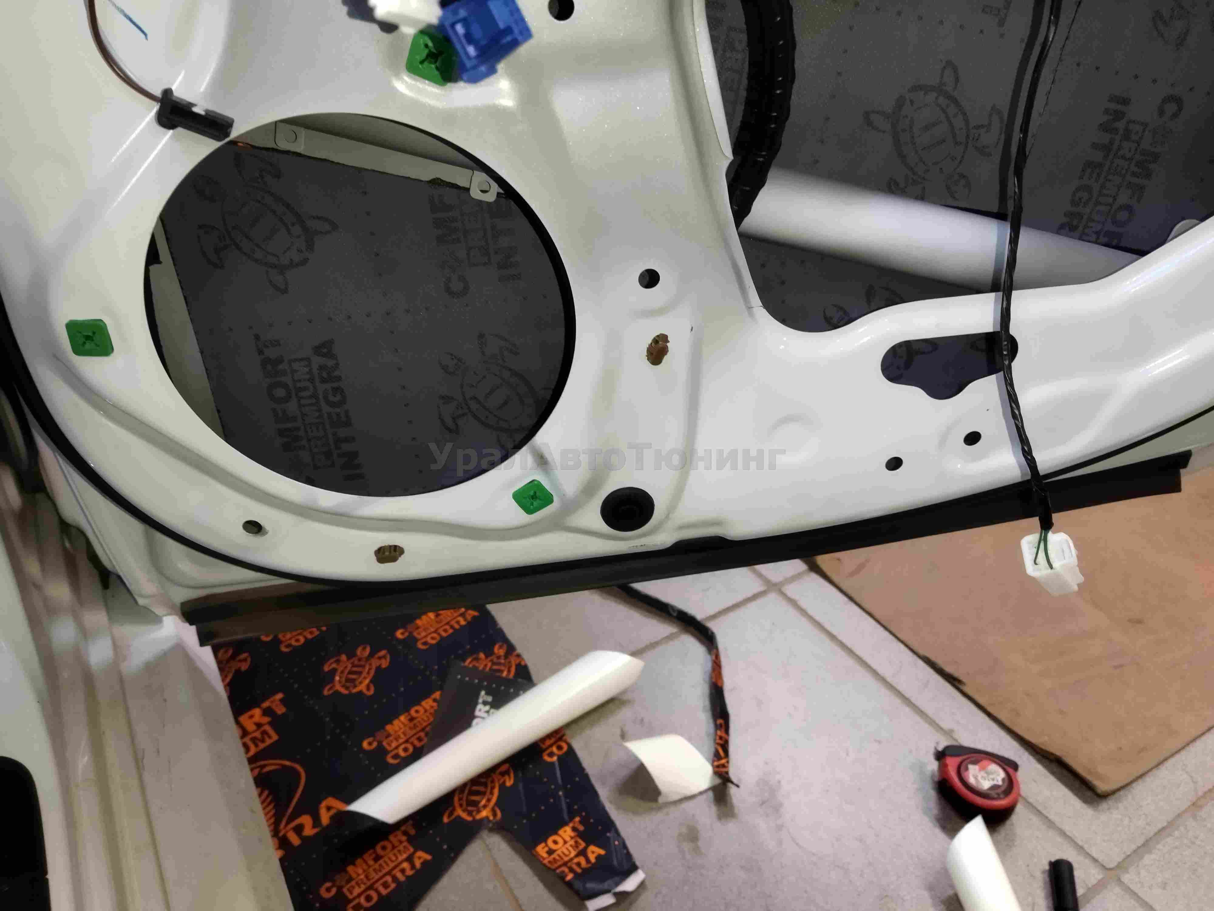 Шумоизоляция дверей Toyota Camry