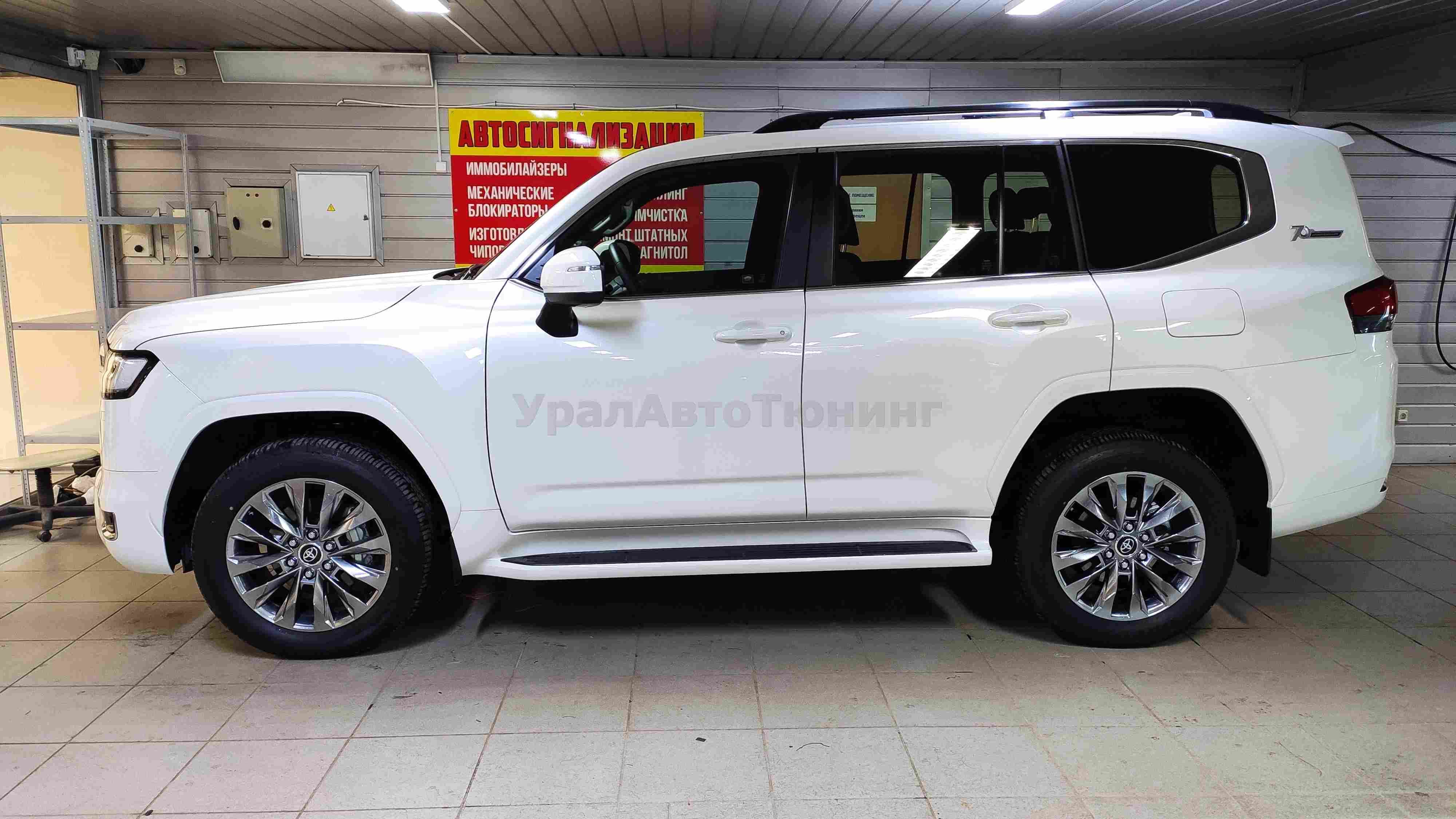 Установка фаркопа на Toyota Land Cruiser 300