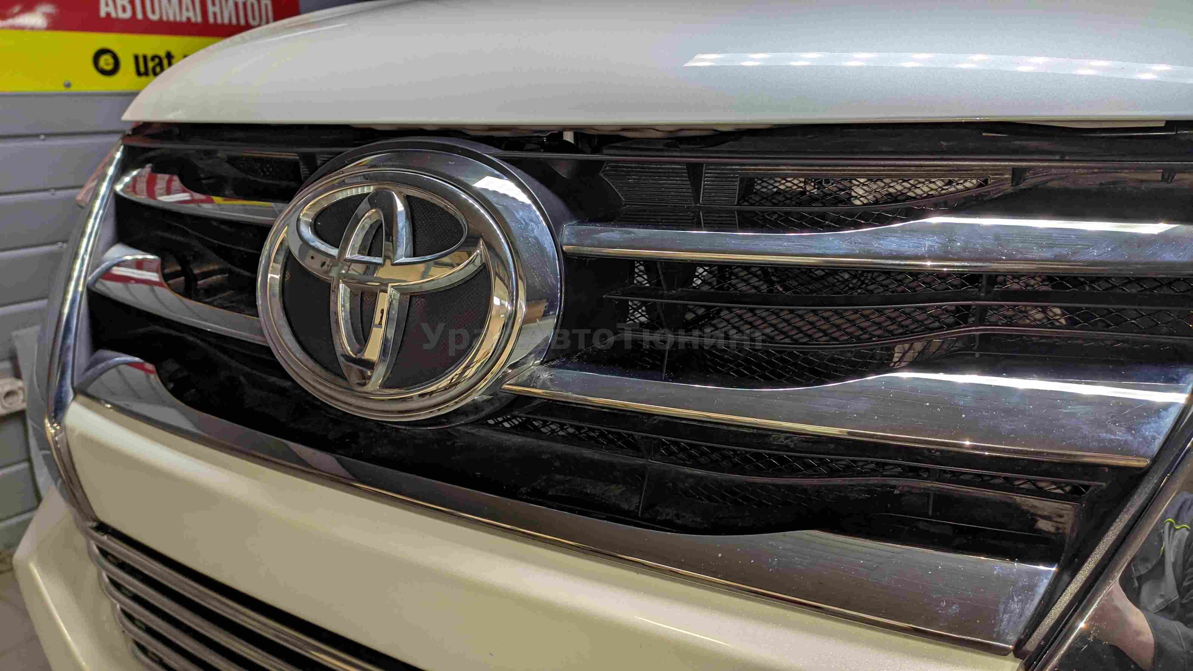 Установка защитной сетки в бампер Toyota Fortuner