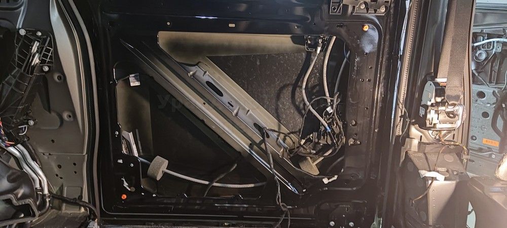 Шумоизоляция дверей Mercedes V250