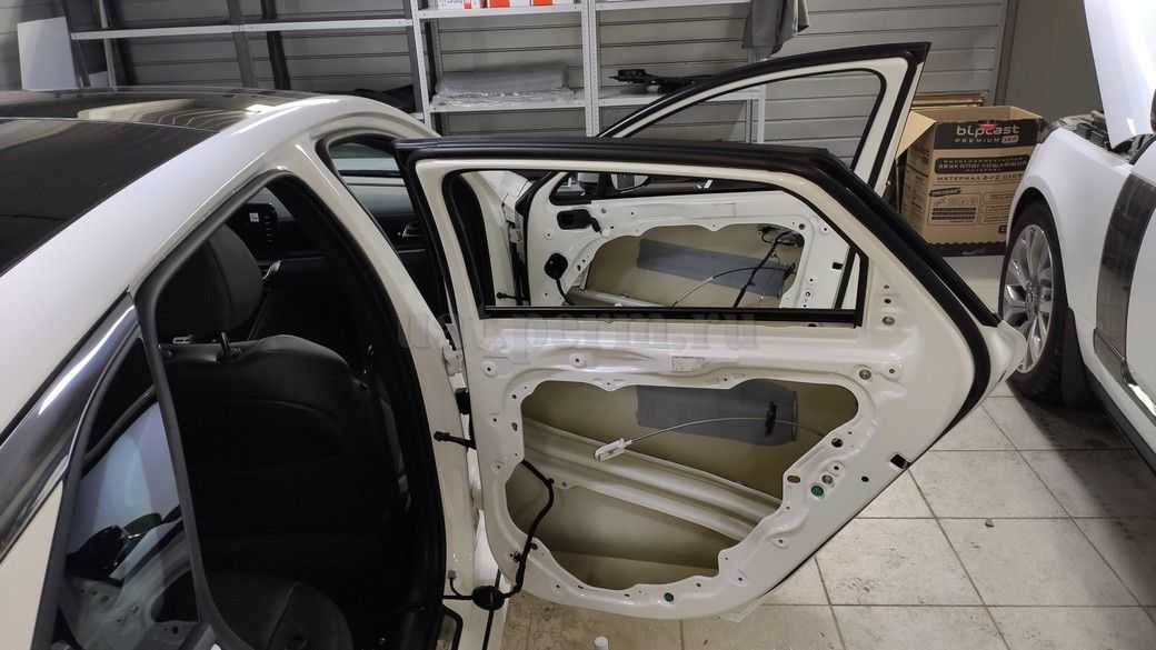 Шумоизоляция дверей KIA K5