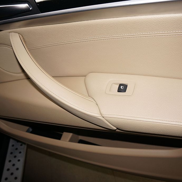 BMW X5 - ремонт и покраска кожи