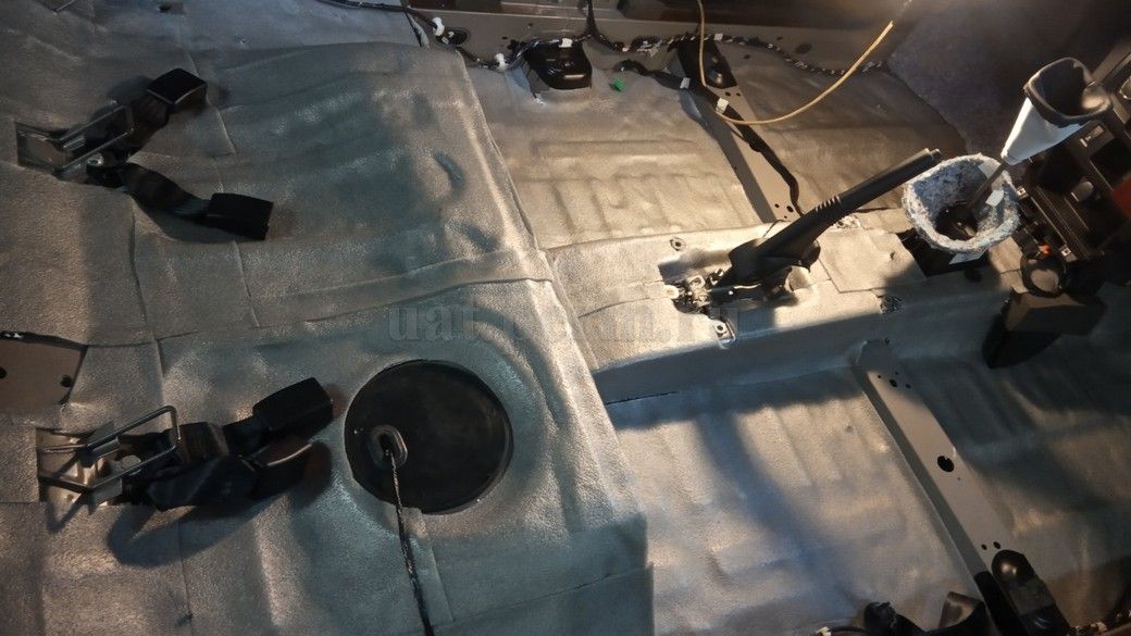 Lada X-Ray - шумоизоляция пола