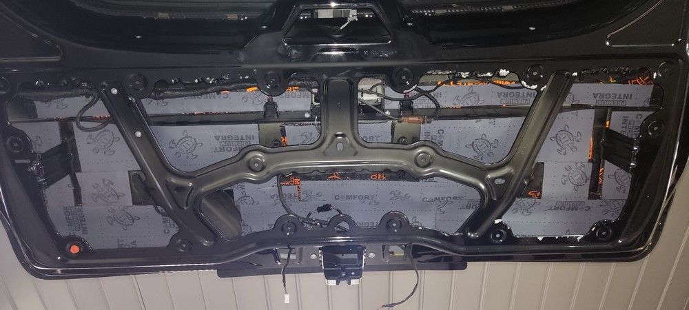 Шумоизоляция крышки багажника Mercedes V250