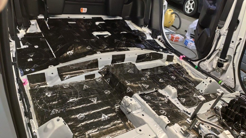 Toyota Highlander (XU60) - шумоизоляция пола