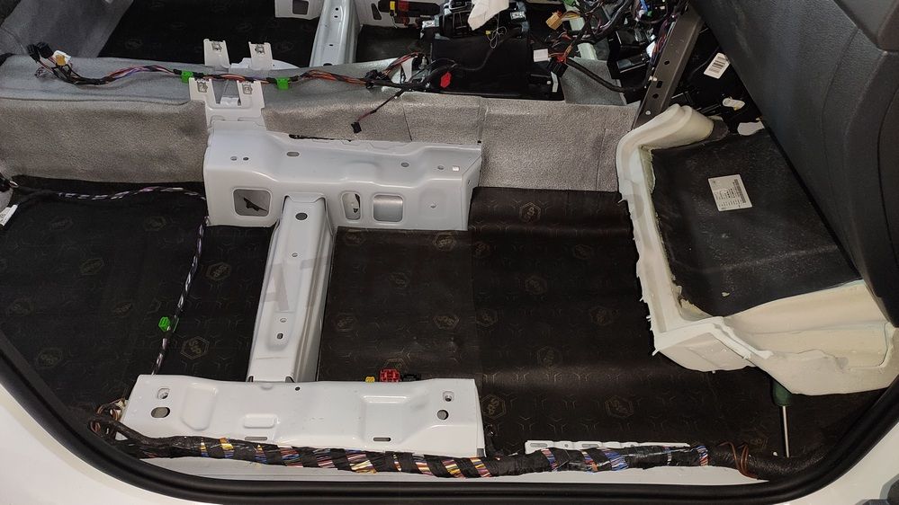 Шумоизоляция пола VW Tiguan