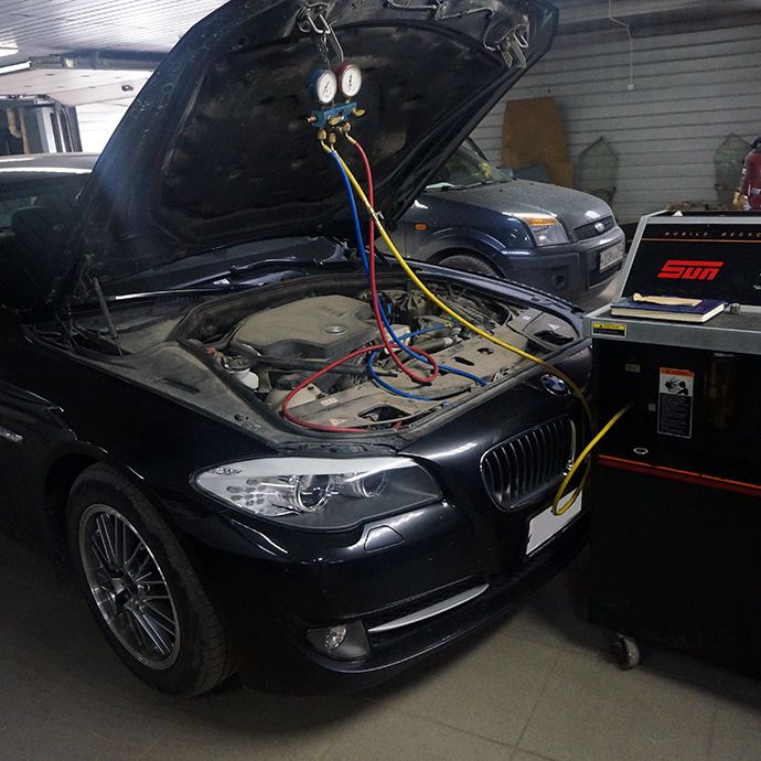 BMW 520i - Заправка кондиционера