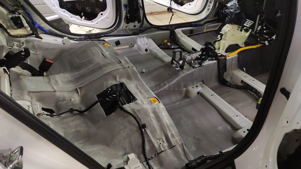 Шумоизоляция пола KIA K5