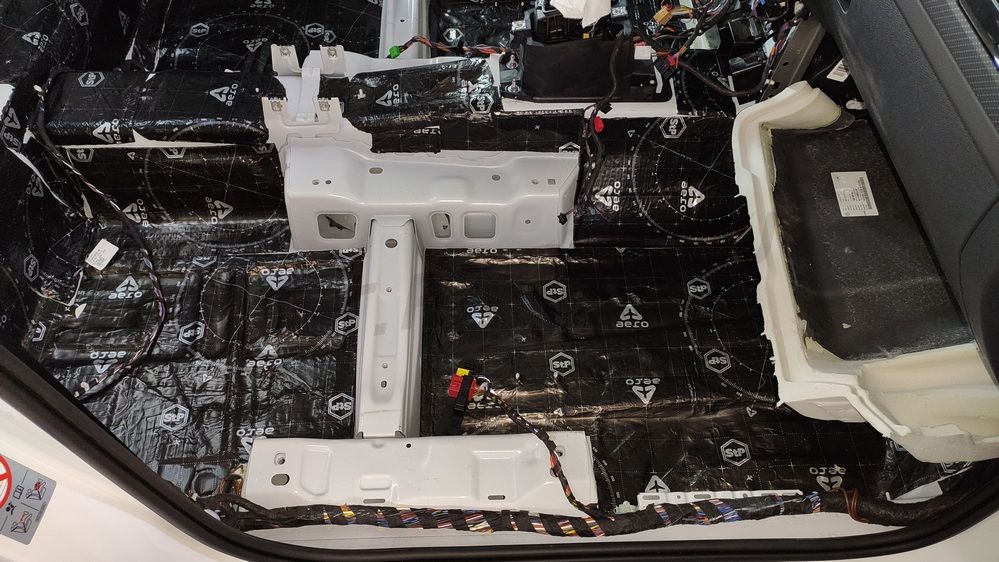 Шумоизоляция пола VW Tiguan