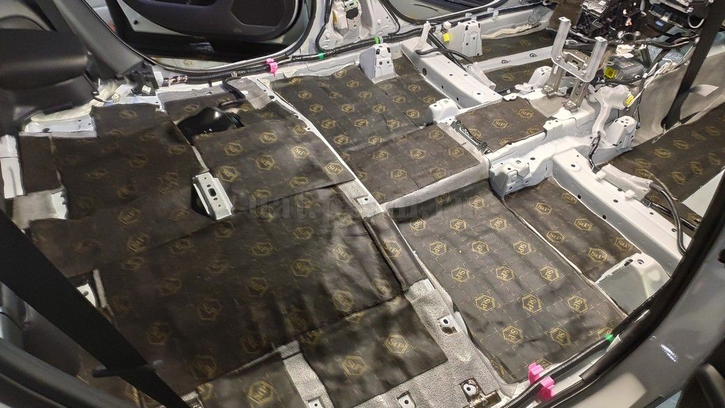 Toyota Highlander (XU60) - шумоизоляция пола