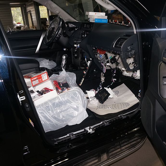 Toyota Land Cruiser Prado - Установка охранного комплекса