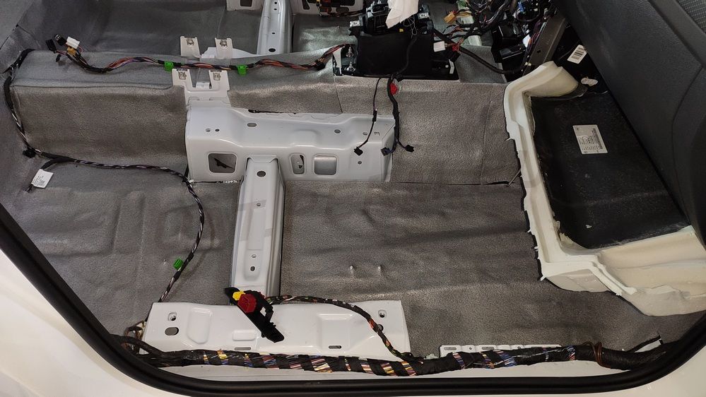 Шумоизоляция пола VW Tiguan