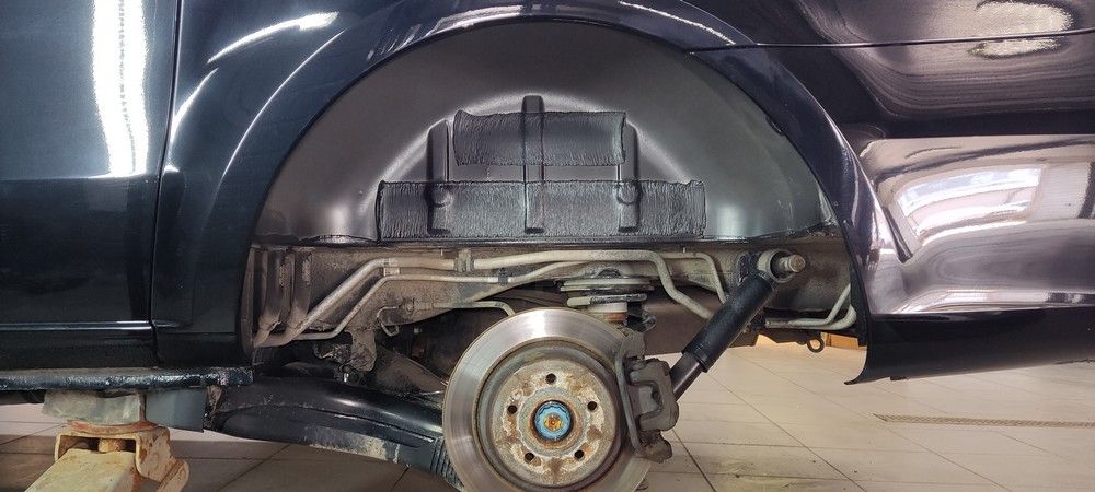 Шумоизоляция колесных арок Mercedes V250