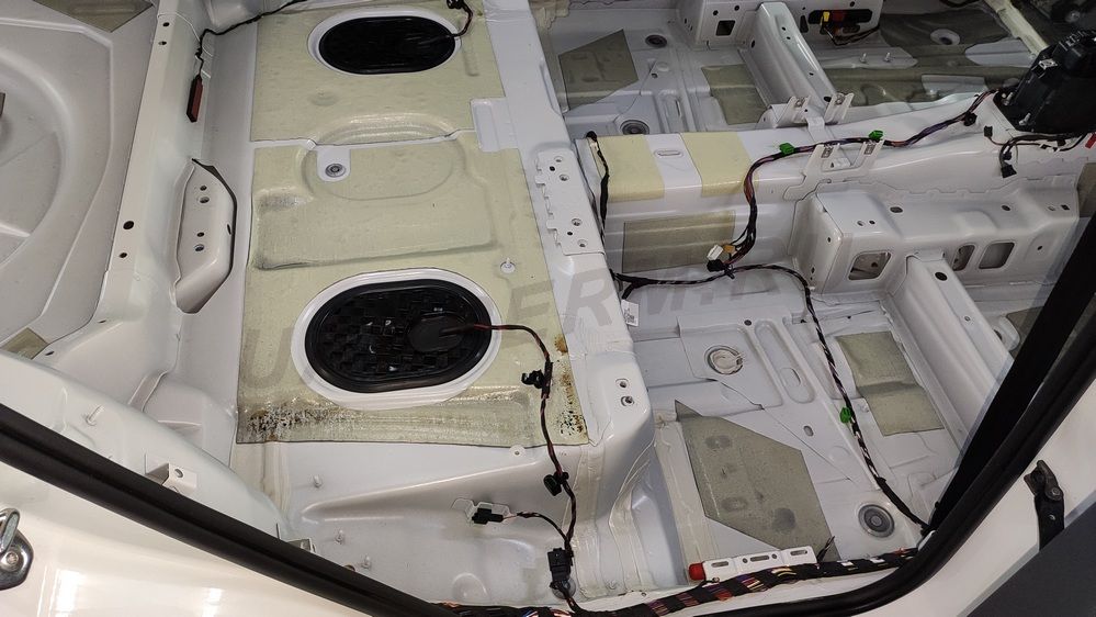 Шумоизоляция пола VW Tiguan