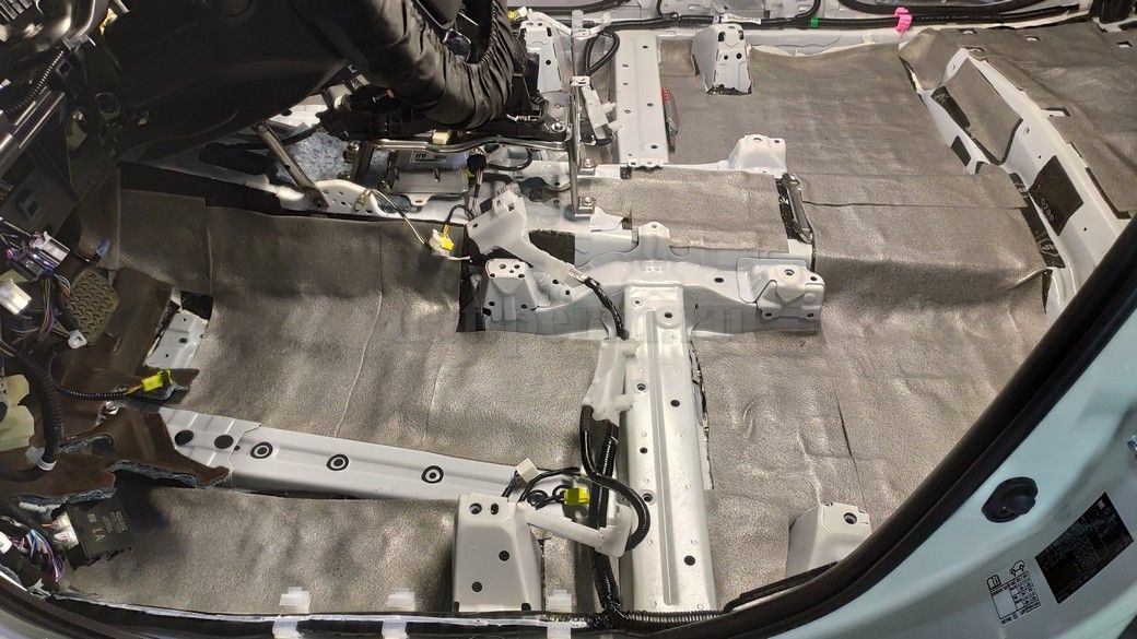 Toyota Highlander (XU60) - шумоизоляция пола