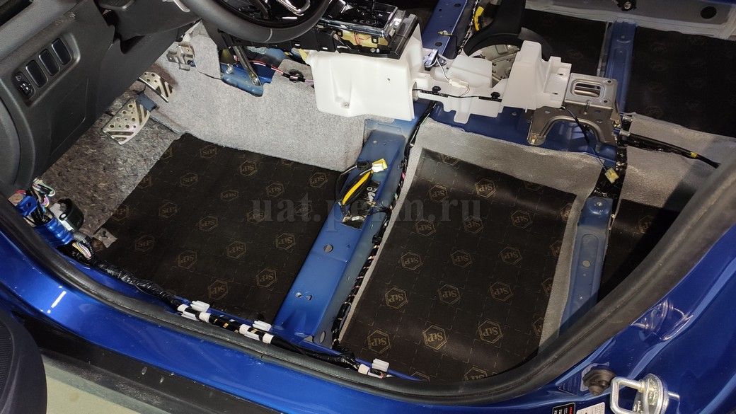 Шумоизоляция пола Mitsubishi ASX