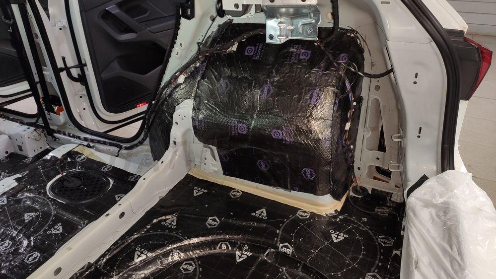 Шумоизоляция багажника VW Tiguan