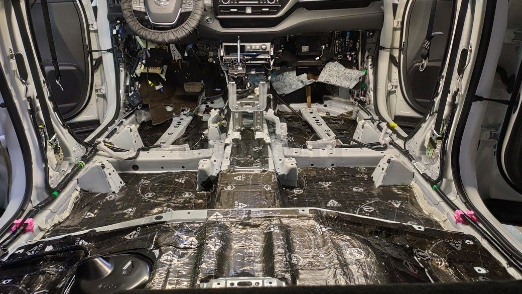 Toyota Highlander (XU60) - шумоизоляция пола
