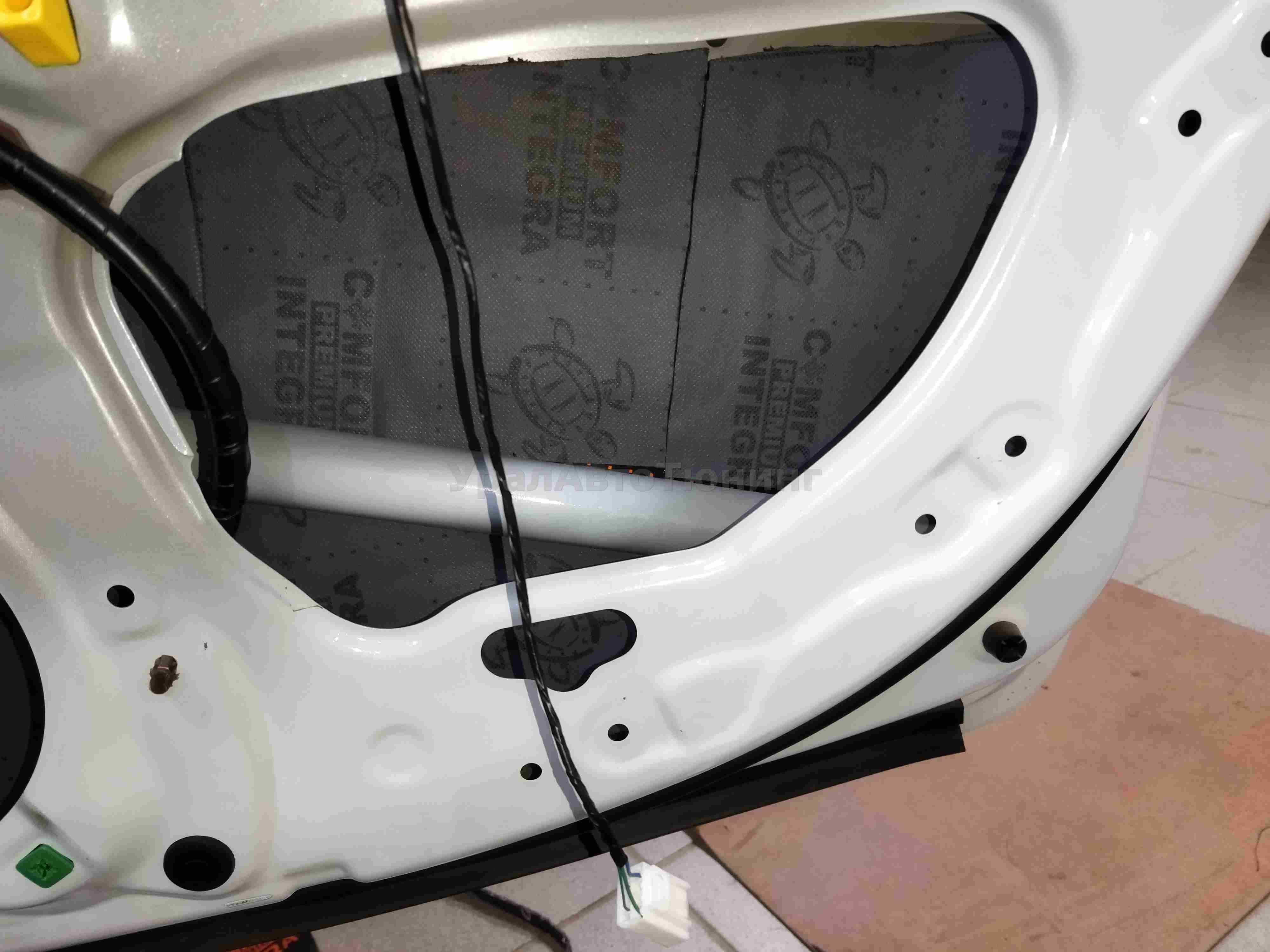 Шумоизоляция дверей Toyota Camry