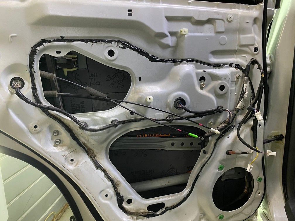 Шумоизоляция дверей Toyota Land Cruiser Prado
