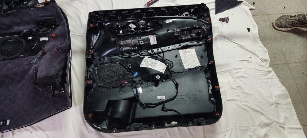 Шумоизоляция дверей Mercedes V250