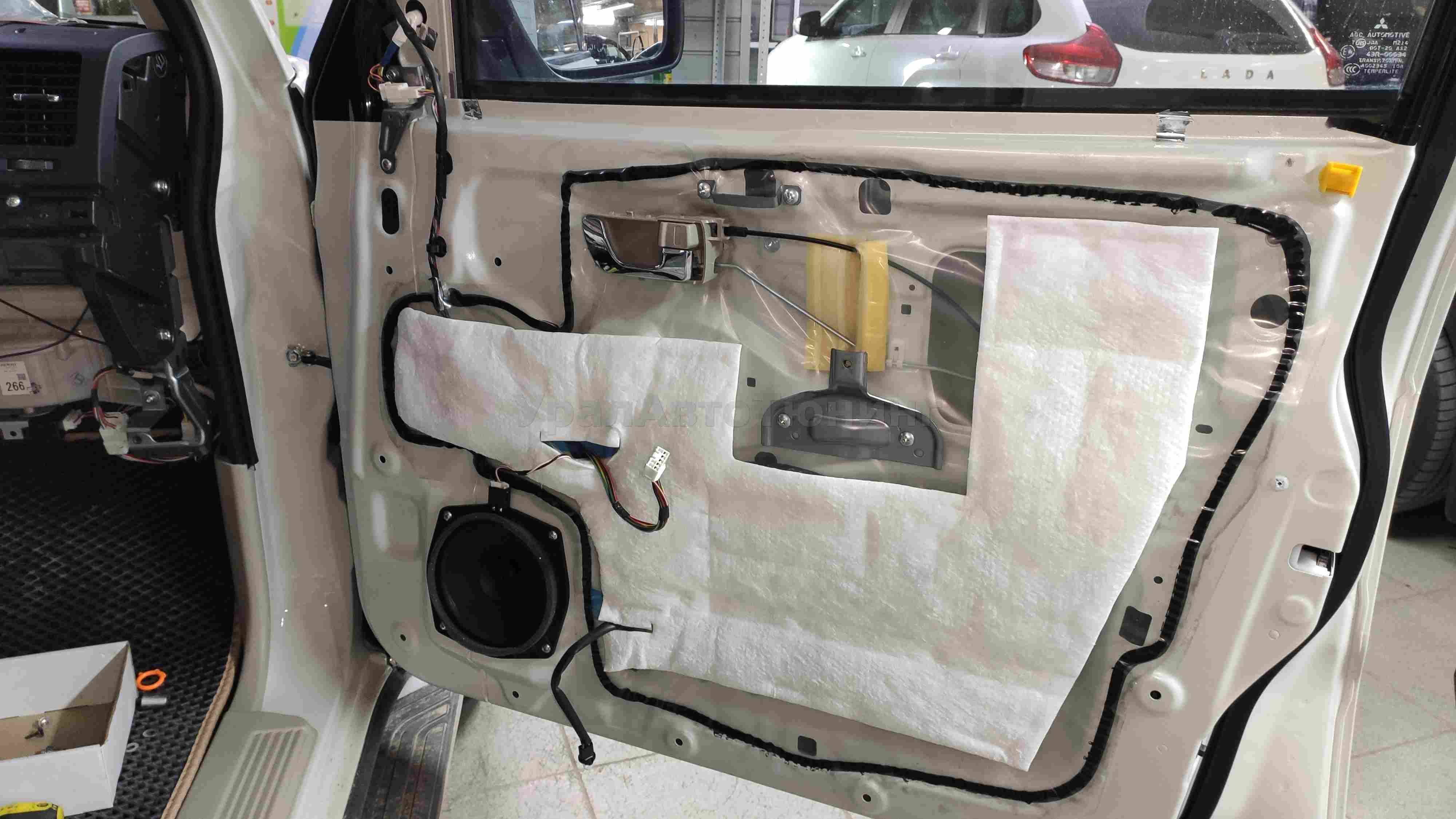 Установка зеркал с подогревом на Mitsubishi Pajero 4