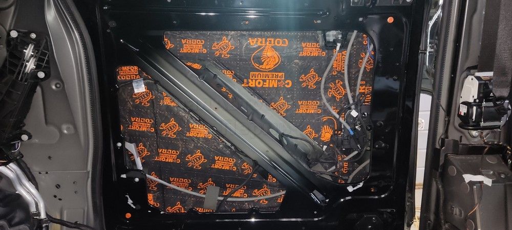 Шумоизоляция дверей Mercedes V250