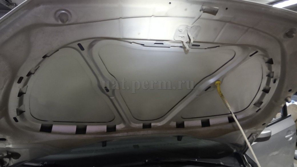 VW Polo - шумоизоляция капота