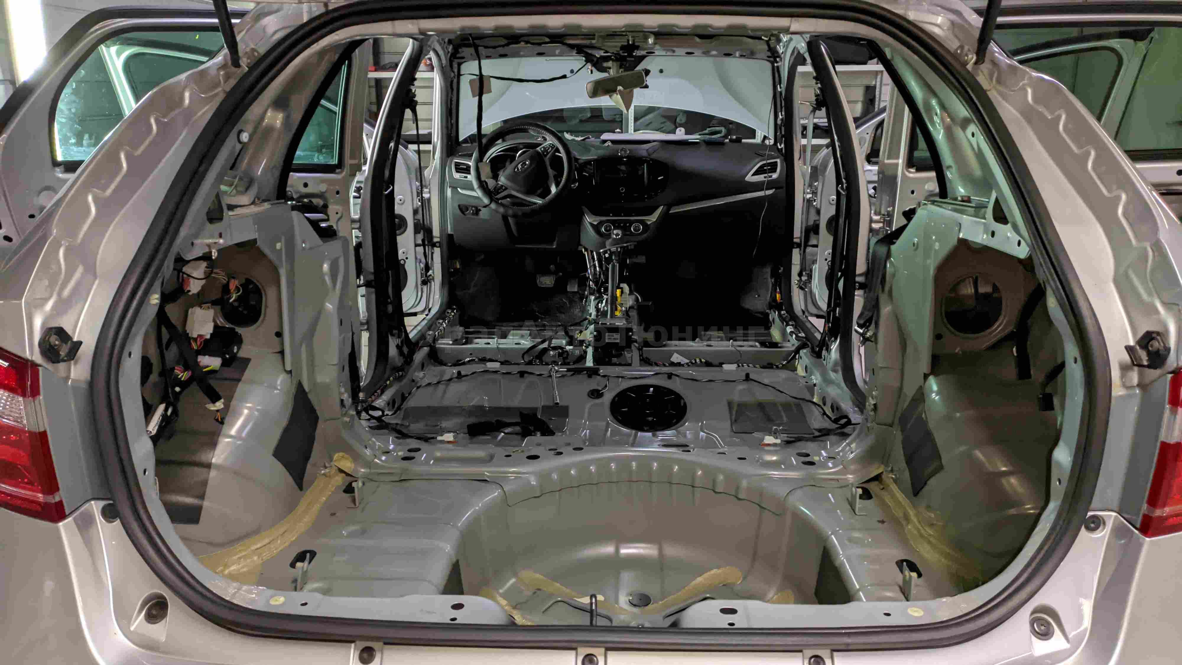 Шумоизоляция багажника Lada Vesta