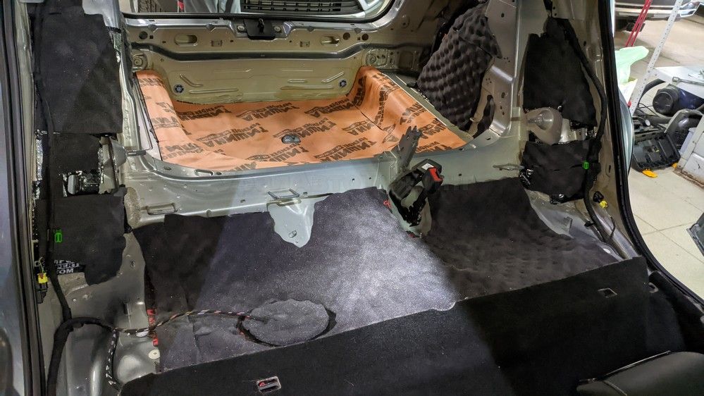 Шумоизоляция багажника Skoda Karoq