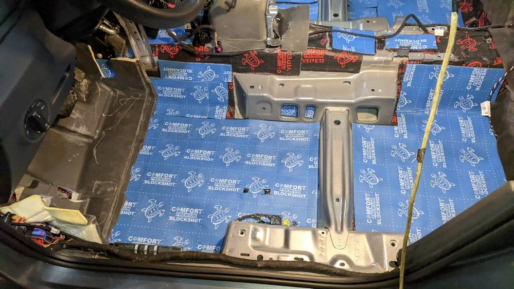 Шумоизоляция пола Skoda Karoq