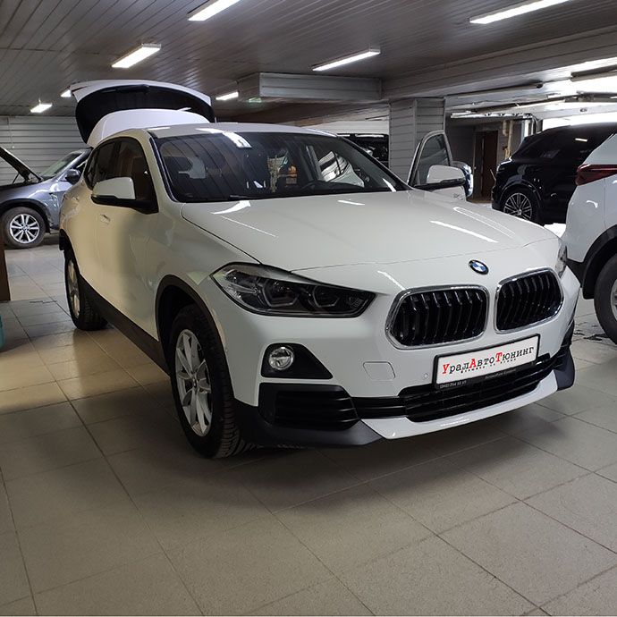 Установка фаркопа на BMW X2