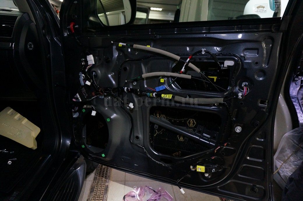 Toyota Land Cruiser 200 - шумоизоляция дверей
