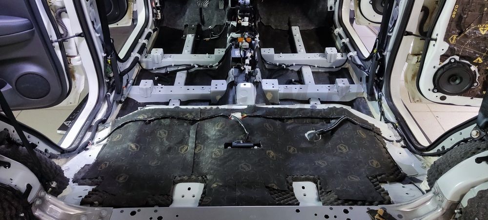 Шумоизоляция пола Nissan X-Trail (T32)