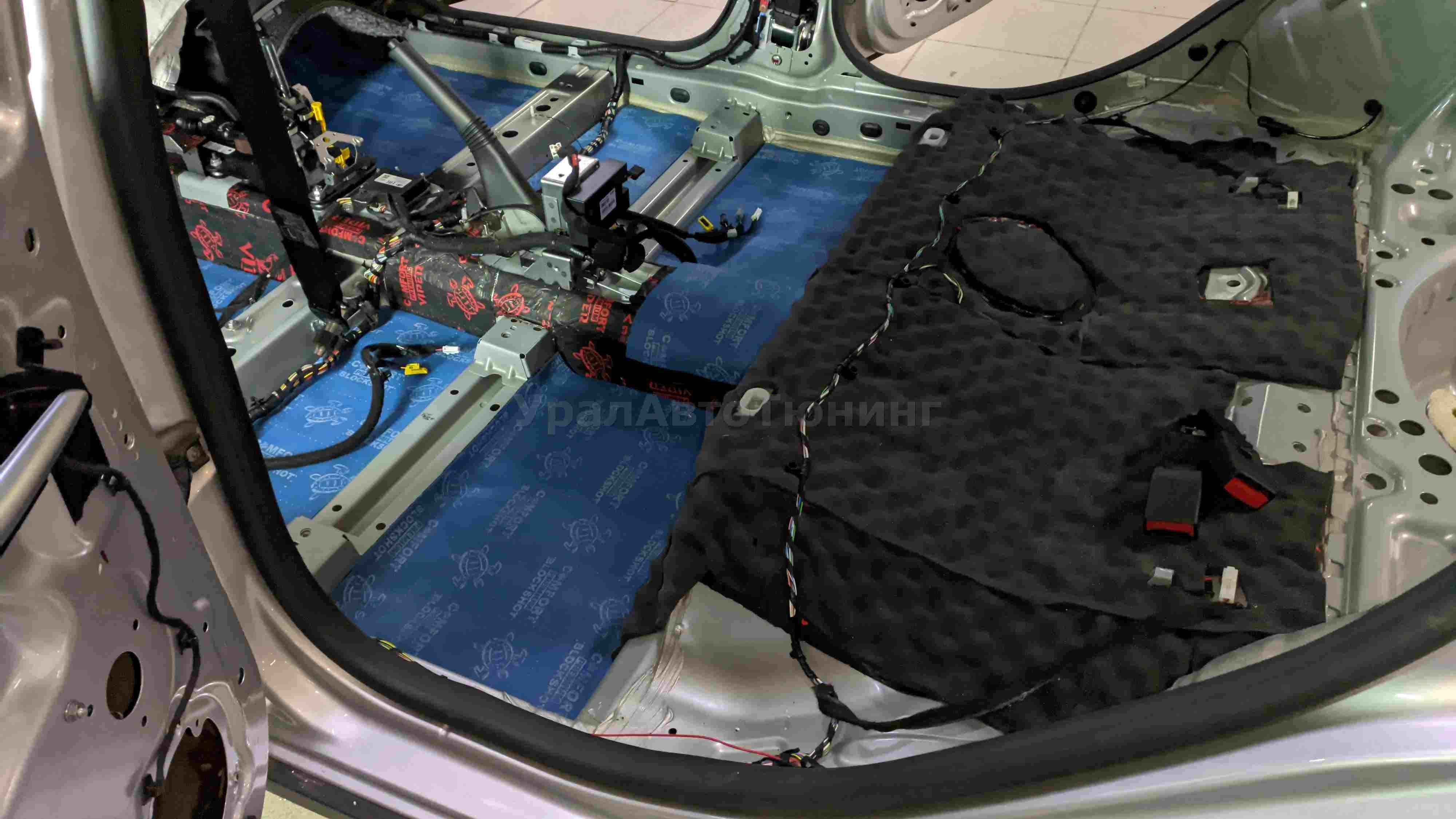 Шумоизоляция пола Lada Vesta