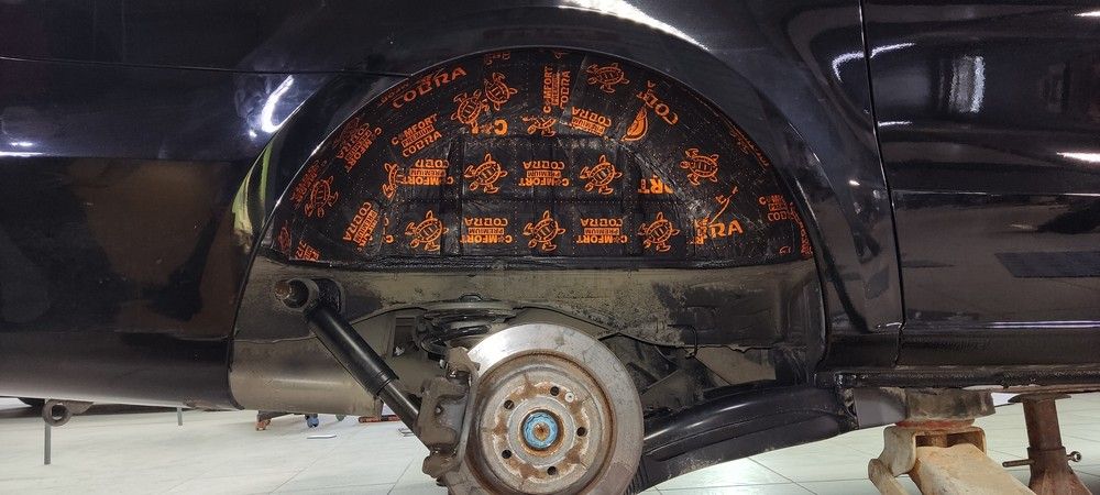 Шумоизоляция колесных арок Mercedes V250