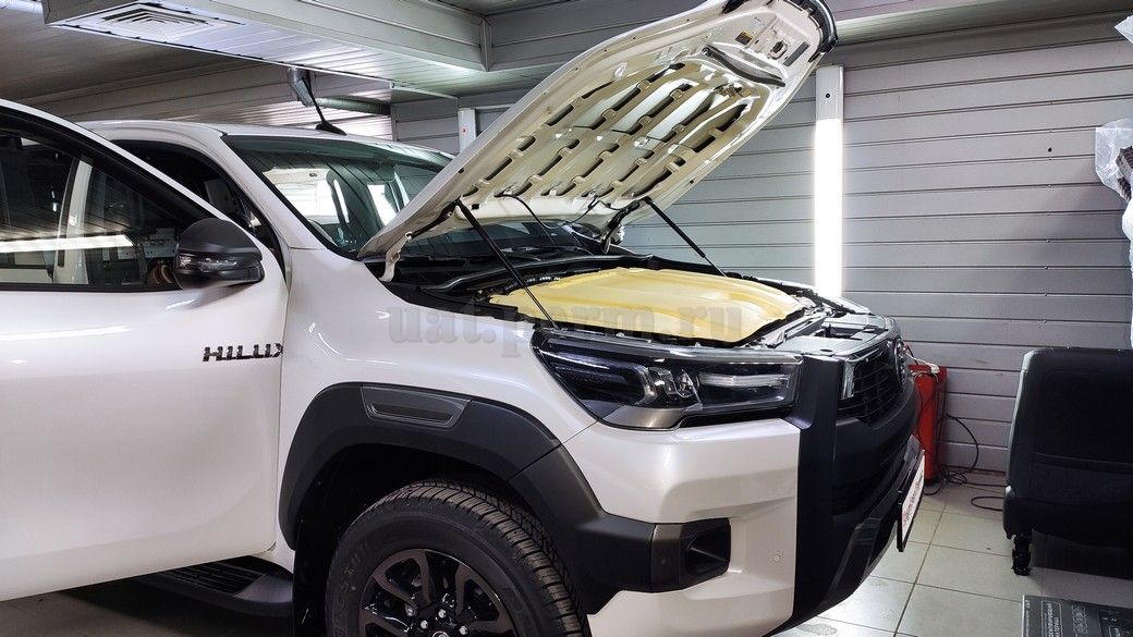 Шумоизоляция капота Toyota Hilux