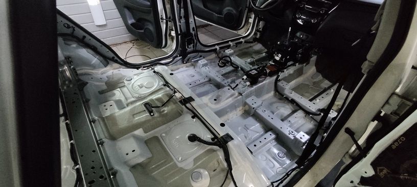Шумоизоляция пола Nissan X-Trail (T32)